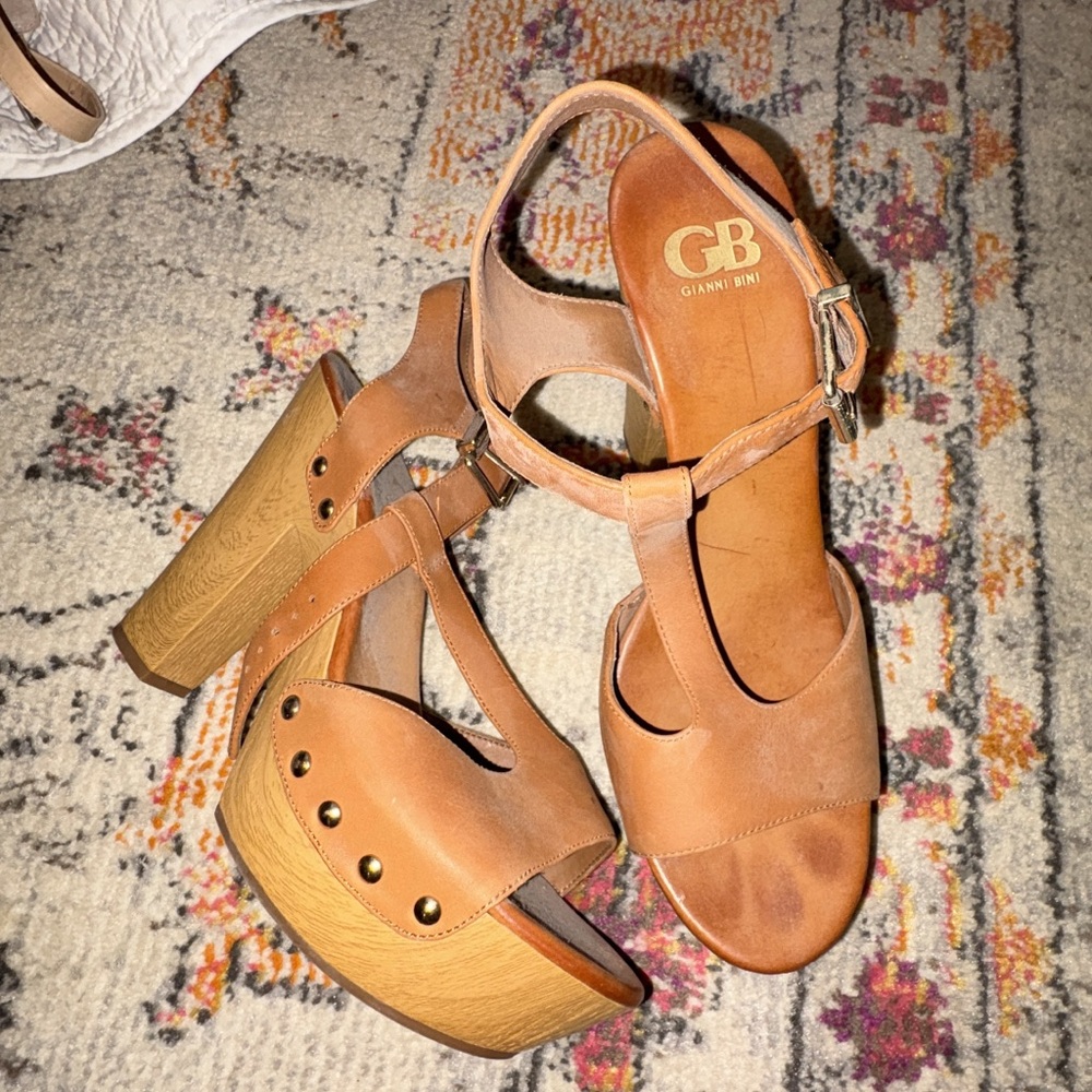 Gianni Bini Brown Platform Sandals
